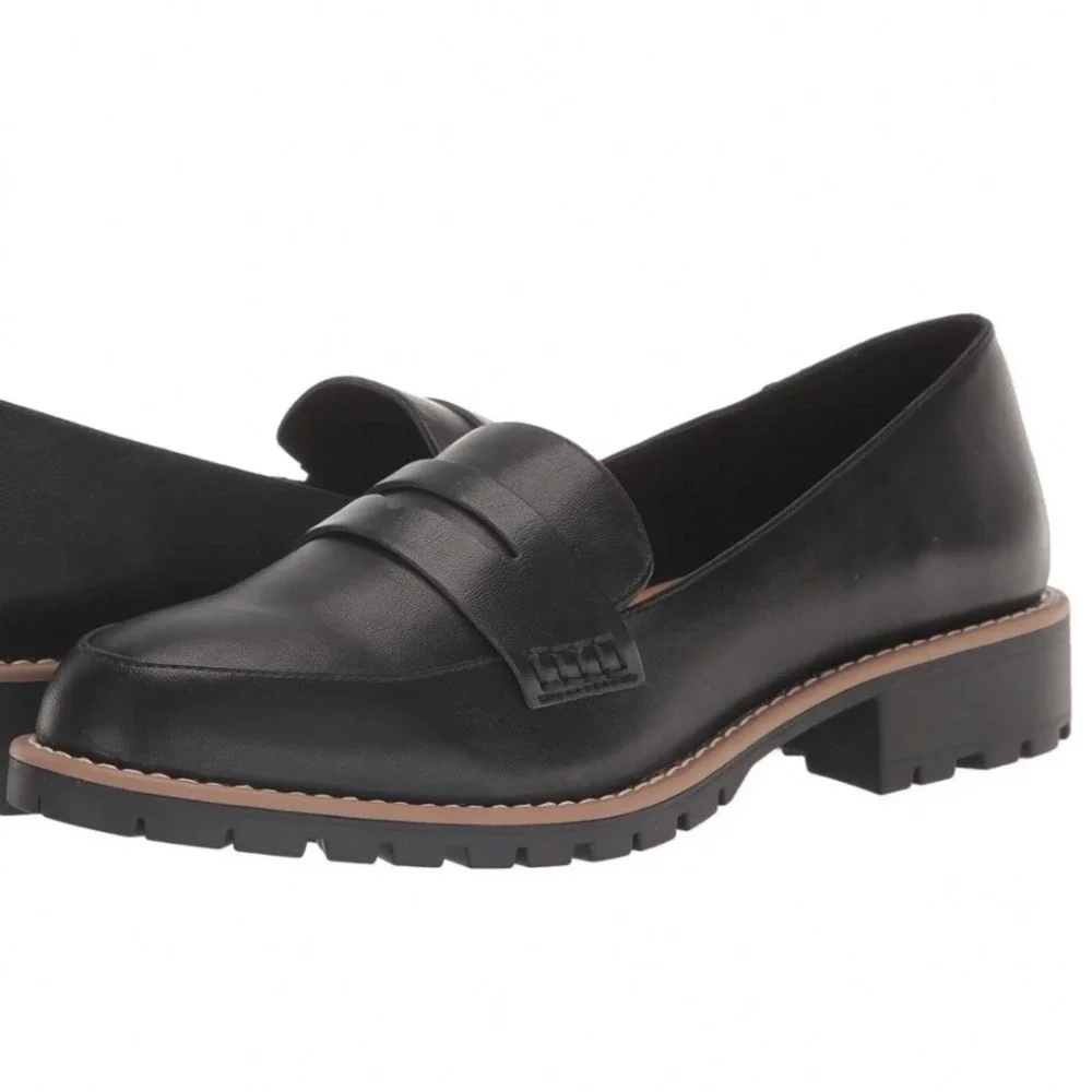 DV Dolce Vita Crisp Black Leather Lug Sole Penny Loafers Women's Size 8